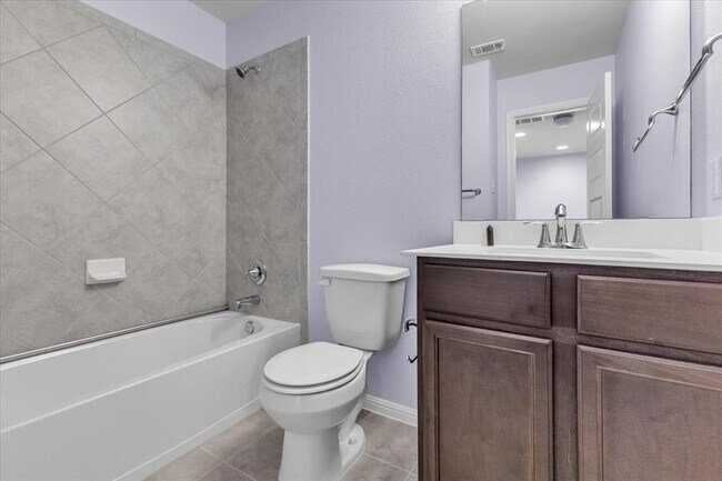 Building Photo - 440 Star Thistle St