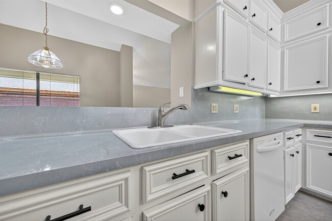 Building Photo - 4132 Deerfield Village Dr