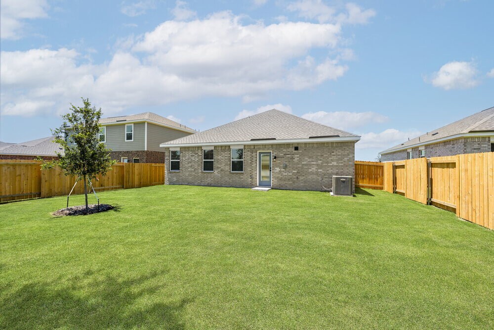 Building Photo - 312 Live Oak Ln