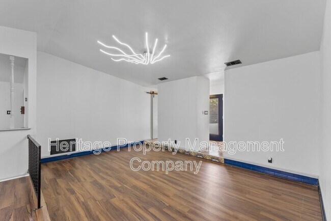 Building Photo - 2526 Town Briar St