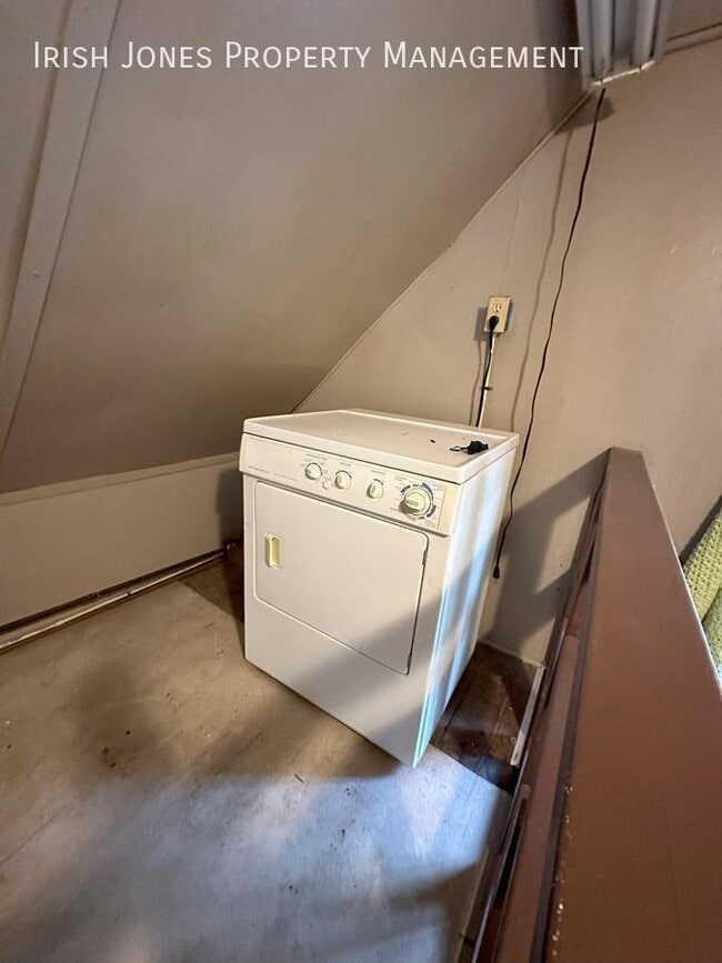 Building Photo - 194 Central Ave