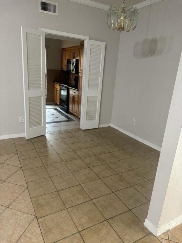 Building Photo - 9809 Richmond Ave.