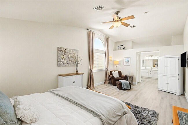 Building Photo - 2025 Shining Feather Ln