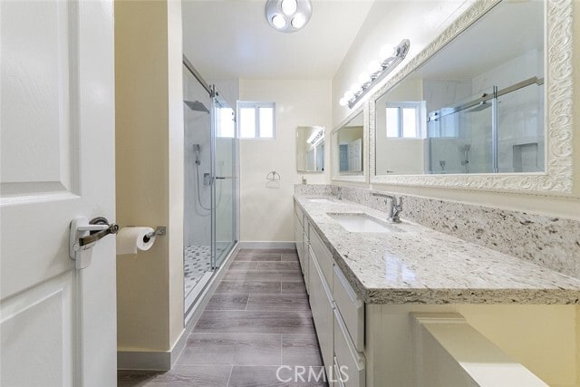 Building Photo - 2255 E Chevy Chase Dr