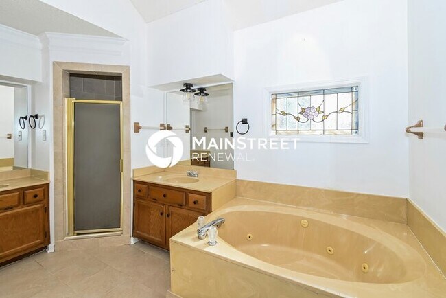 Building Photo - 4 Bedroom Pet-Friendly Home in COLLIERVILLE, TN with Main Street Renewal