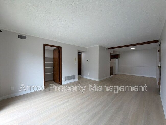 Building Photo - 3341 Holdrege St