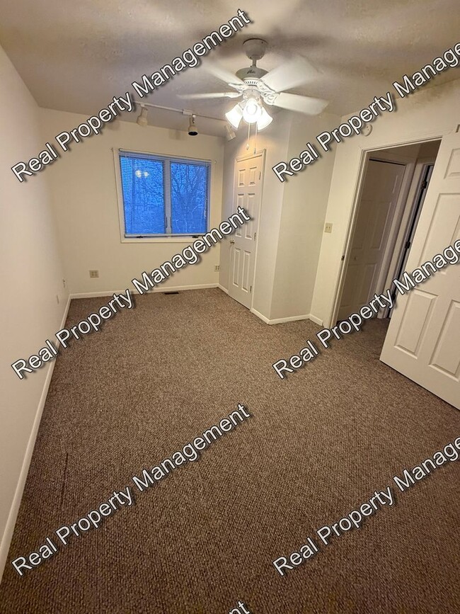 Building Photo - Large Three Bedroom Crown Point Duplex