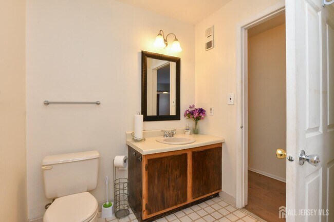 Building Photo - 290 Alpine Way