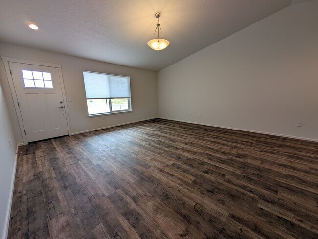 Building Photo - Glacier Duplex