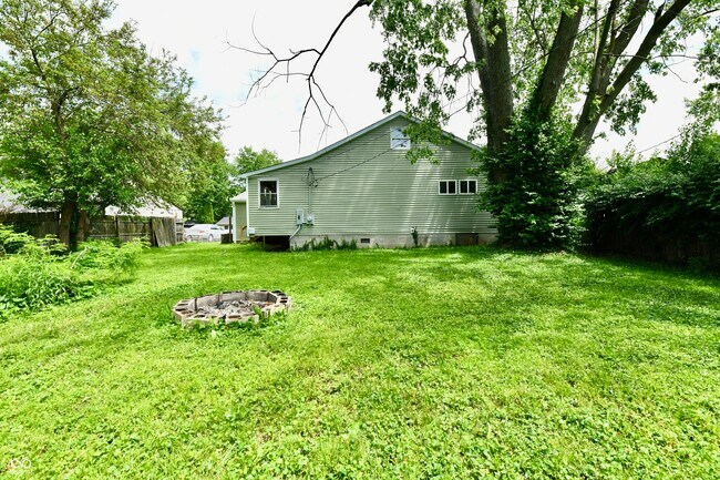 Building Photo - 3550 Eisenhower Dr