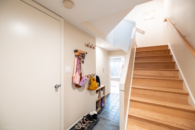 Building Photo - 1829 N Dayton St