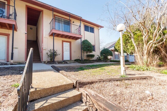 Building Photo - 5742 Marina Dr
