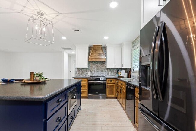 Building Photo - 2802 County Rd 209