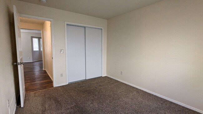 Building Photo - 5444 Hicks Dr