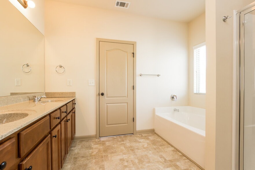 Building Photo - 500 Ballyshannon Dr