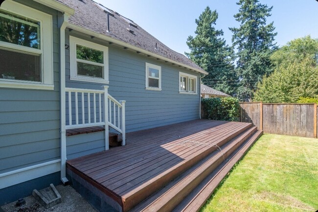 Building Photo - 6406 SE 44th Ave