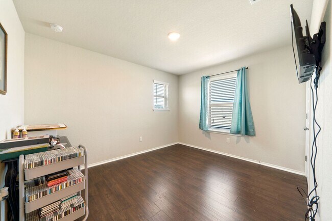 Building Photo - Stylish 4-Bedroom Home with Solar & Game R...