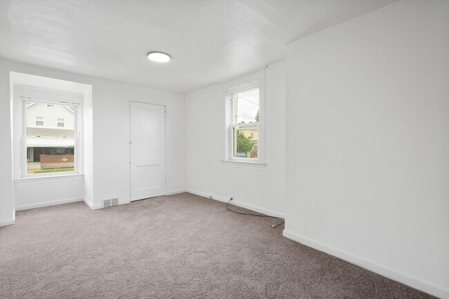 Building Photo - 129 Newburn Ave