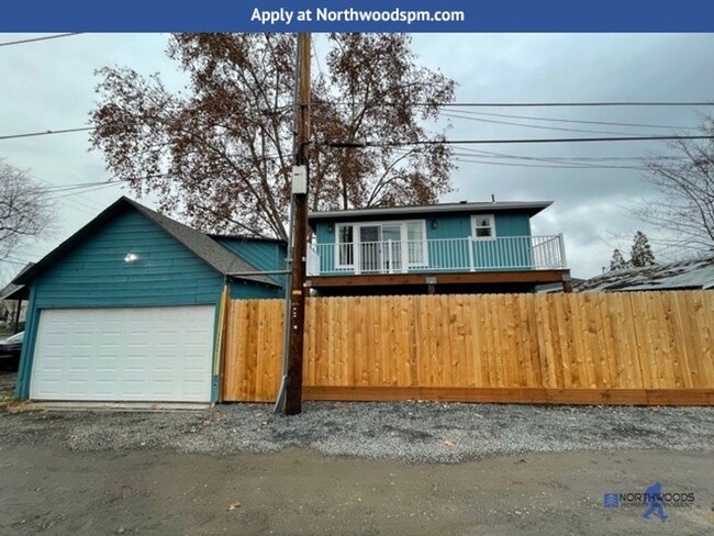 Building Photo - Very Nice Newer Build- 2 Bedroom2 Bathroom...