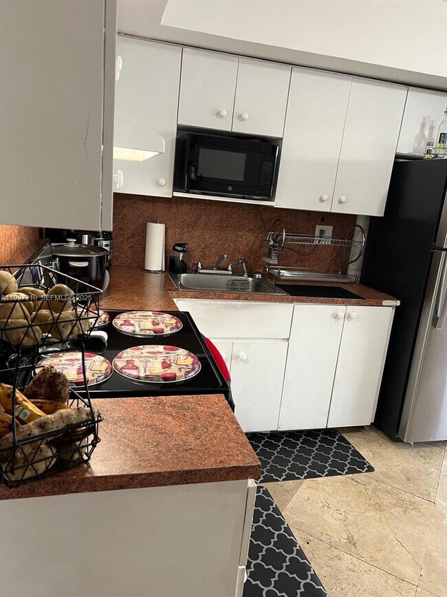 Building Photo - 5423 W 22nd Ct