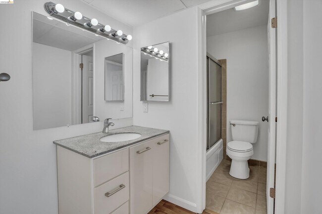 Building Photo - 490 N Civic Dr