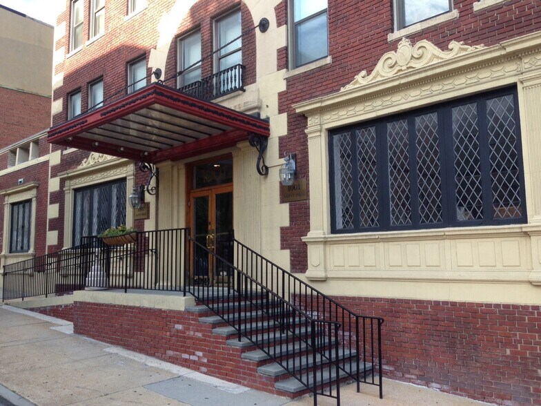 Building Photo - 1001 St Paul St