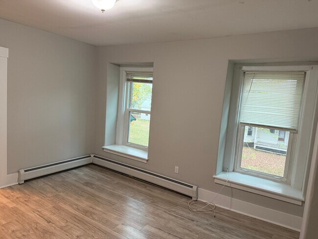 Living room - 60 Summer St