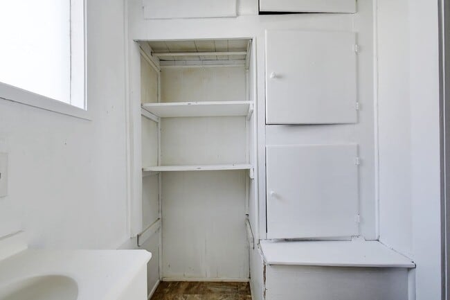 Building Photo - 1314 N Sabinas St