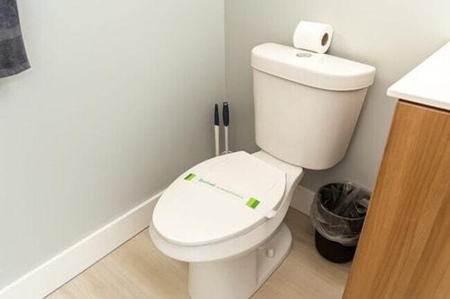 Building Photo - 320 Walnut St