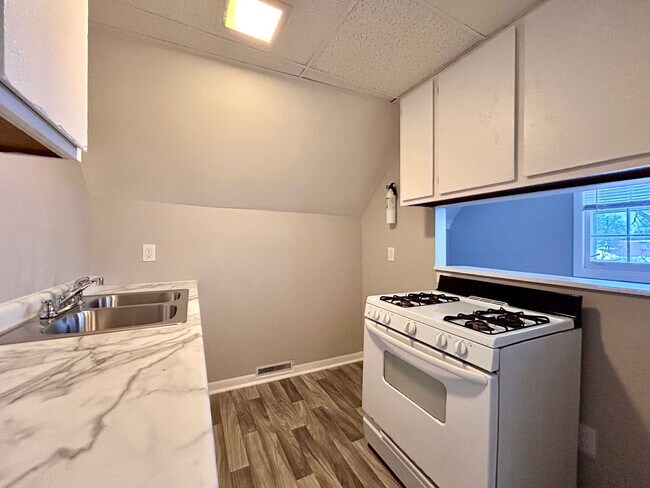 Building Photo - 1461 Leahy St