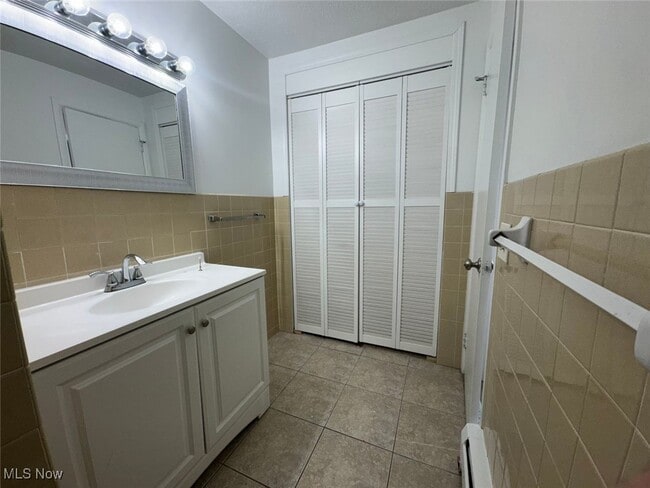 Building Photo - 12050 Lake Ave