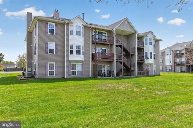 Building Photo - 108-11-111 Timberlake Terrace