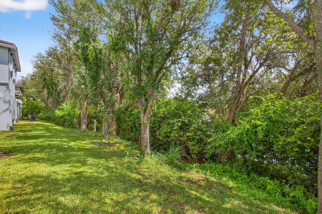 Building Photo - 2213 Oakmont Dr