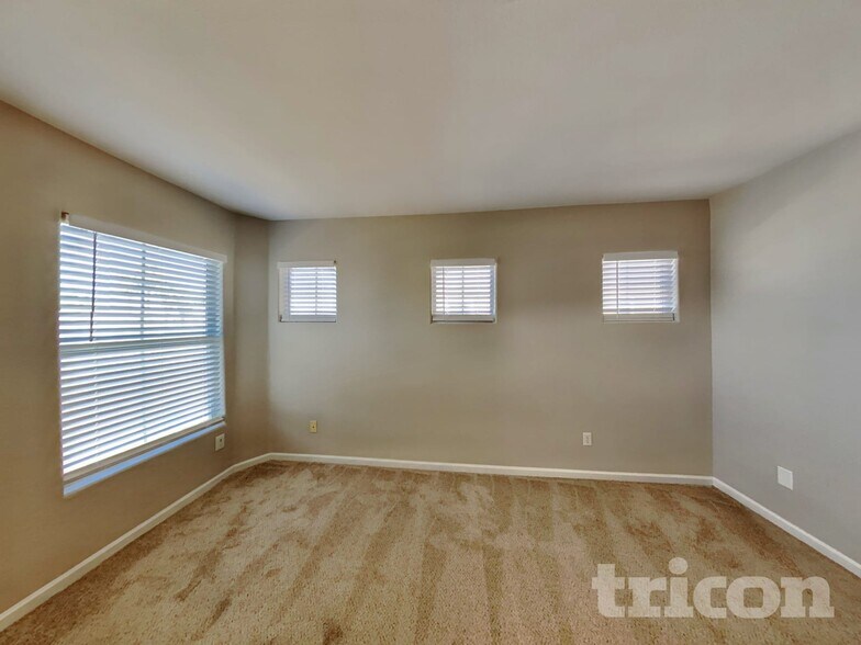 Building Photo - 4598 Hearts Desire Ave