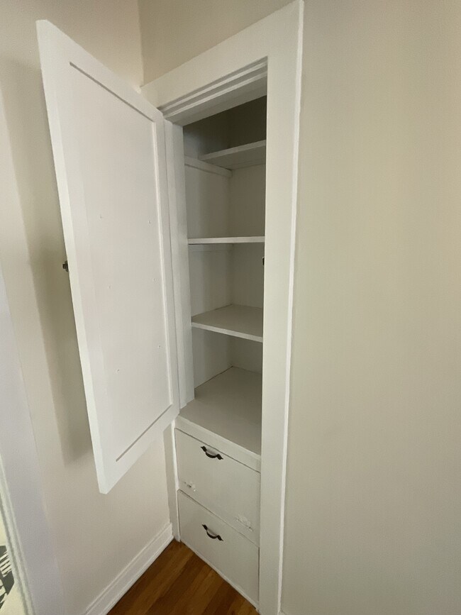 Building Photo - 2724 Locksley Pl