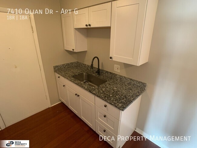 Building Photo - 1 Bedroom Apartment