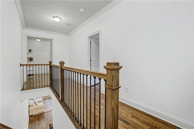 Building Photo - 2500 Skyland Dr NE