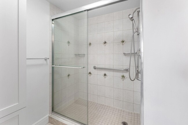 Building Photo - 5480 N Ocean Dr