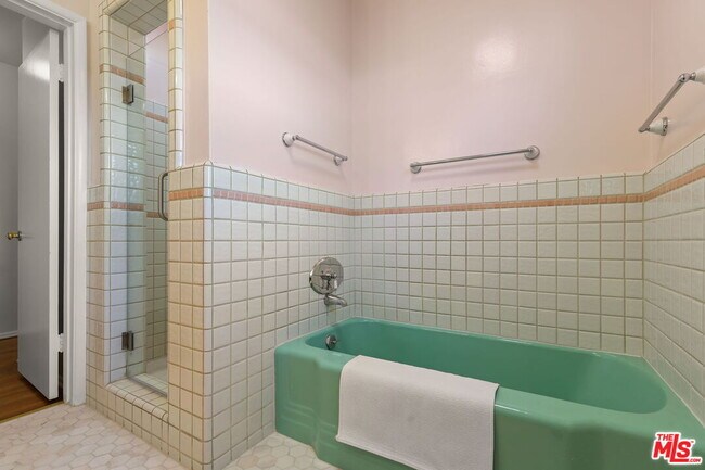 Building Photo - 5733 Radford Ave