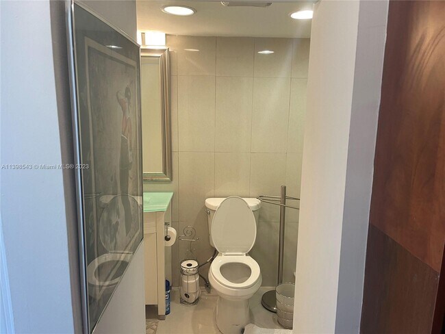 Building Photo - 2101 S Ocean Dr