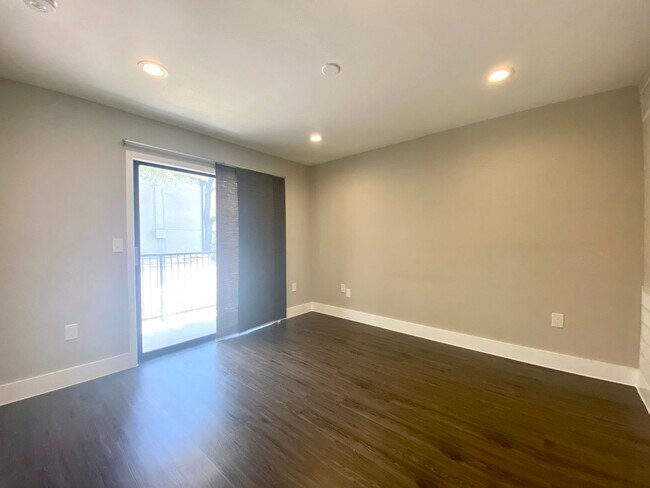 Building Photo - Remodel Condo - Minutes to Downtown Austin