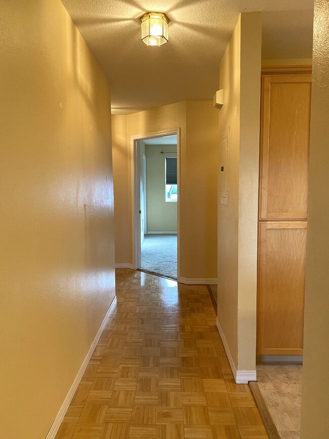 Building Photo - Ground Level River View Condo