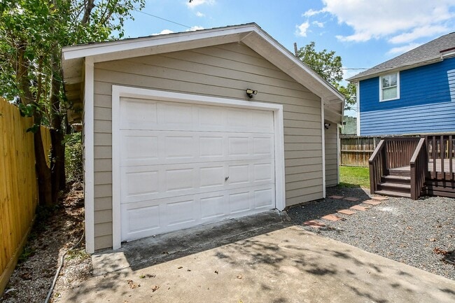 Building Photo - 1307 Walton St