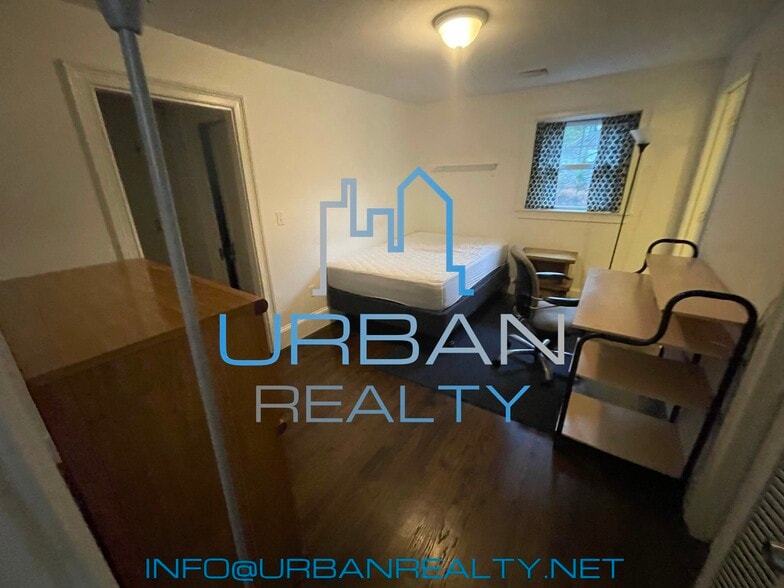 Building Photo - 74 Manet Rd