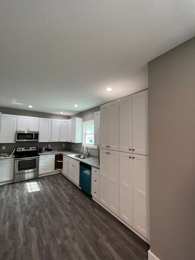 Building Photo - 1327 Park St