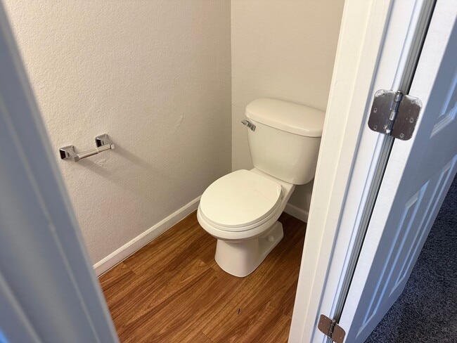 Building Photo - 3 Bed | 2.5 Bath | 2 Car Garage Townhome in Grain Valley