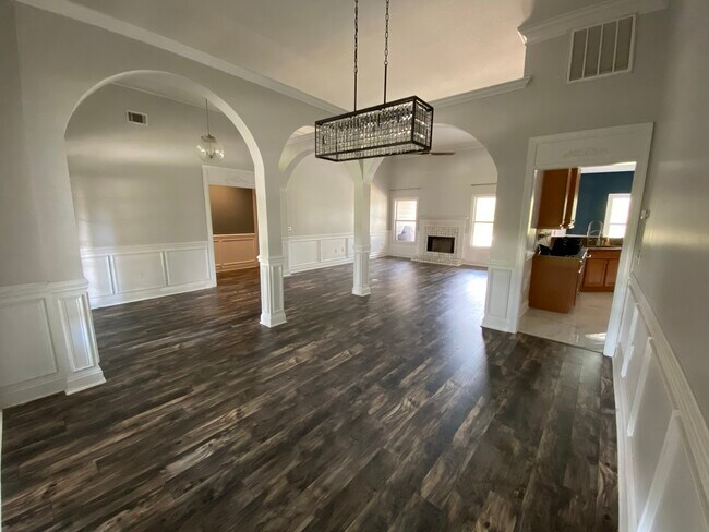 Building Photo - 128 Mosswood Dr