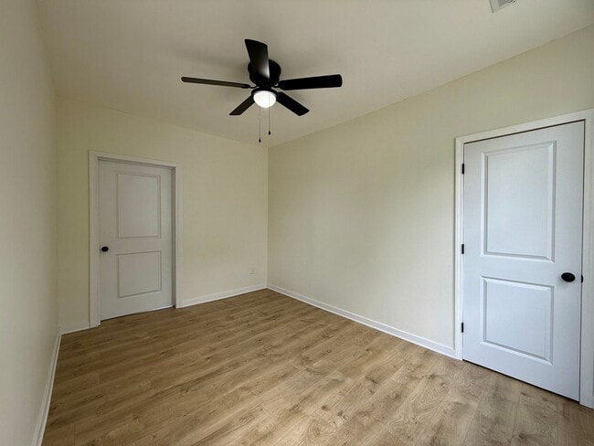 Building Photo - Fully Remodeled 3 Bedroom/1 Bathroom Home ...