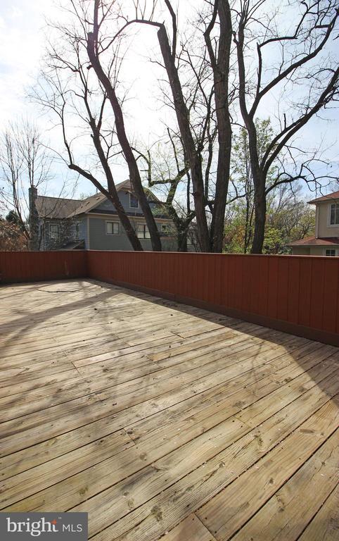 Building Photo - 6872 Melrose Dr