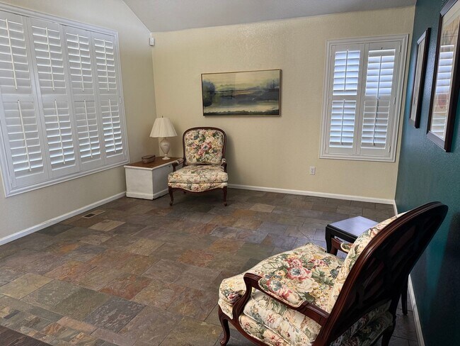 Building Photo - Move in Special- Beautiful Furnished 3 Bedroom/2.5 Bathroom Single Family Home with Flexible Leas...